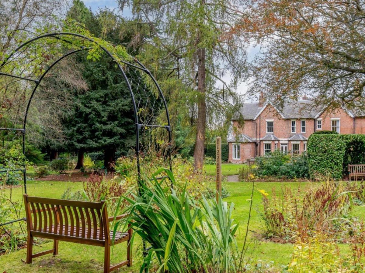 Bed and Breakfast Claridge House à Lingfield Extérieur photo
